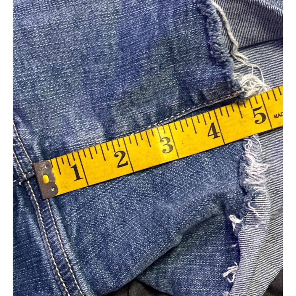 Torrid Women's Medium Wash Studded Raw Hem Denim Shorts Size 26